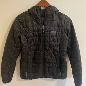 Women’s Patagonia nano puff with hood